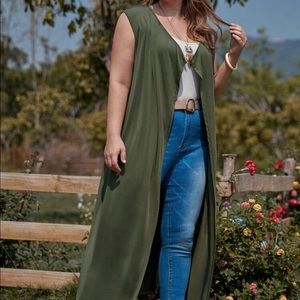 PLUS Solid sleeveless kimono